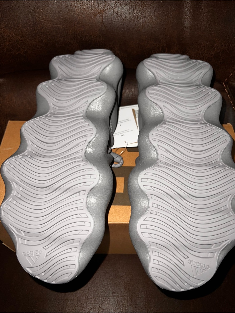 Yeezy 450. New w. Box - Picture 5 of 5